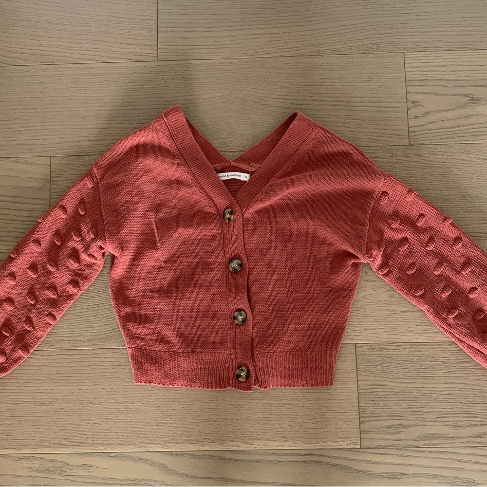 Moon & Madison Cropped Cardigan - Picture 5 of 5